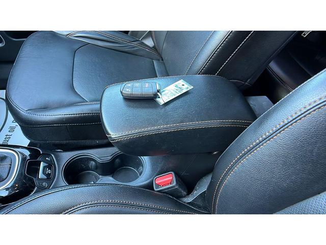 Photo of 2020 Diamond Black Crystal Pearlcoat Jeep Compass