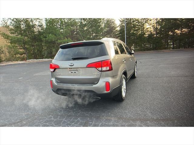 Photo of 2015 Titanium Silver Kia Sorento