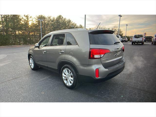 Photo of 2015 Titanium Silver Kia Sorento