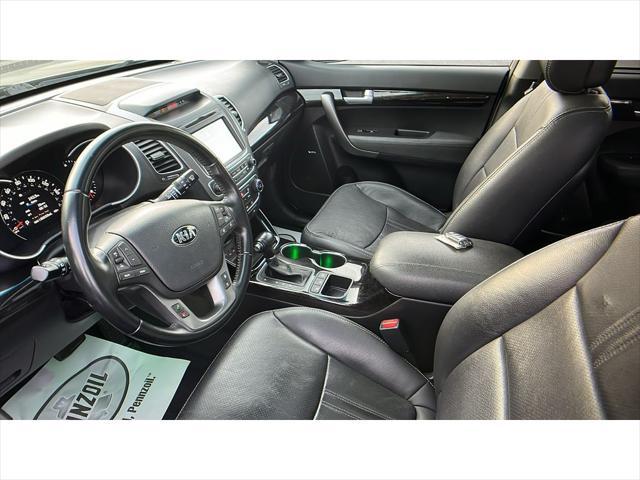 Photo of 2015 Titanium Silver Kia Sorento