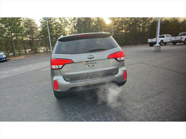 Photo of 2015 Titanium Silver Kia Sorento
