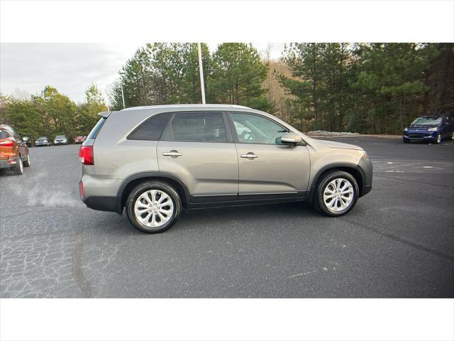 Photo of 2015 Titanium Silver Kia Sorento