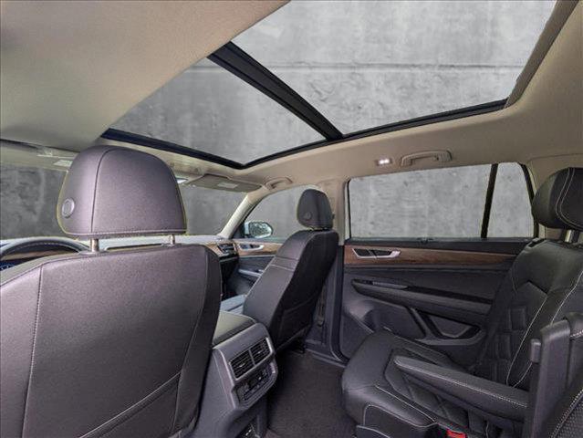 Photo of 2025 Pure White Volkswagen Atlas