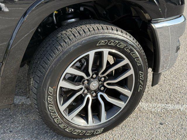 Photo of 2025 Diamond Black Crystal Pearlcoat RAM 1500