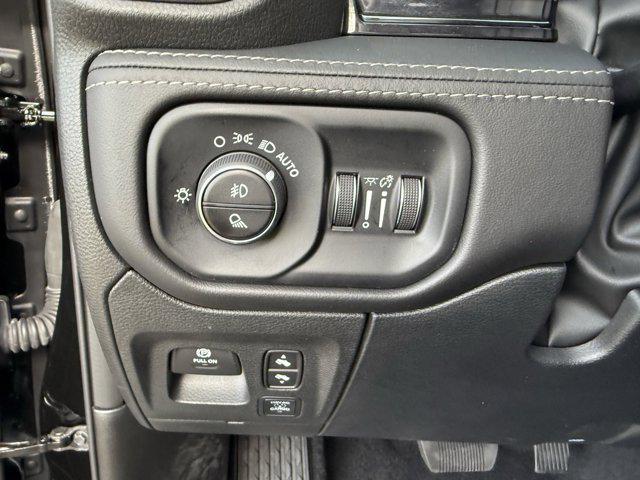 Photo of 2025 Diamond Black Crystal Pearlcoat RAM 1500