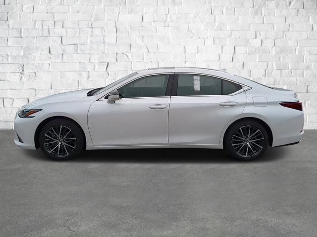 Photo of 2025 White Pearl Lexus ES 350
