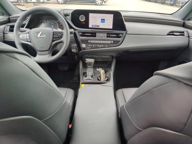 Photo of 2025 White Pearl Lexus ES 350