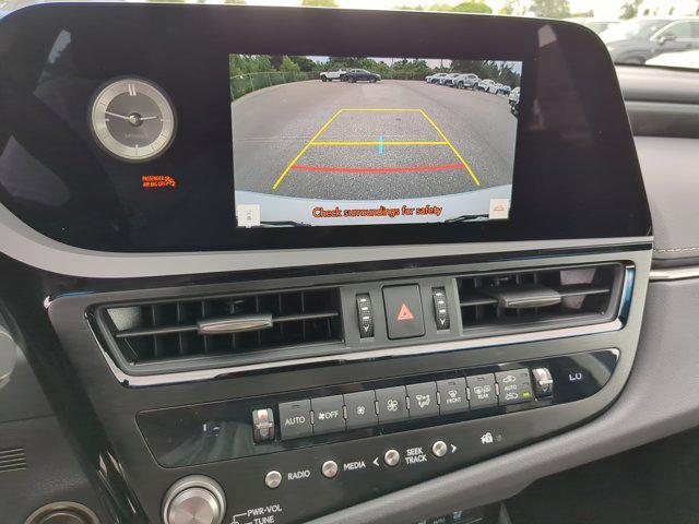 Photo of 2025 White Pearl Lexus ES 350