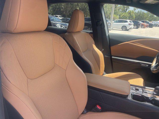 Photo of 2025 White Pearl Lexus RX 350