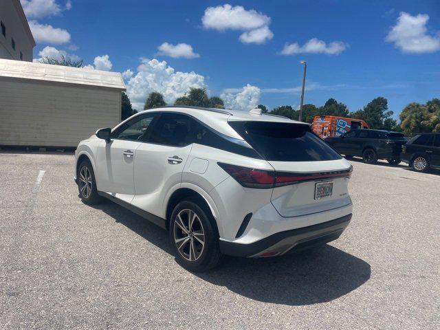 Photo of 2025 White Pearl Lexus RX 350