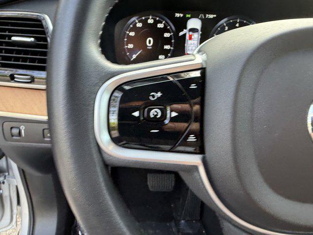 Photo of 2022 White Volvo XC90