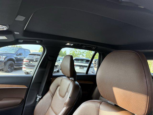 Photo of 2022 White Volvo XC90