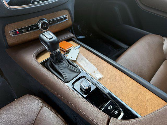 Photo of 2022 White Volvo XC90