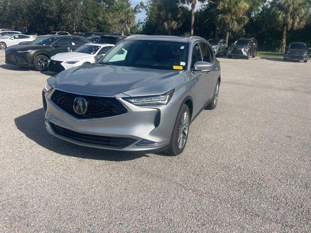 Photo of 2023 Lunar Silver Metallic Acura MDX