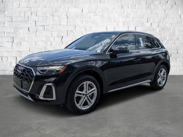Photo of 2023 Mythos Black Metallic Audi Q5