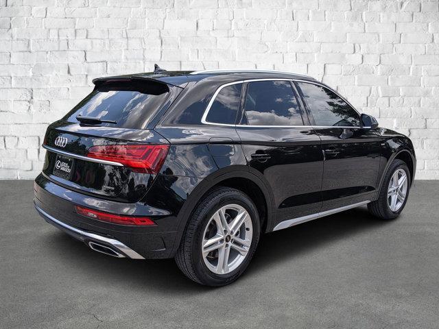 Photo of 2023 Mythos Black Metallic Audi Q5