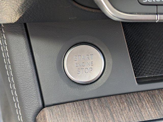Photo of 2023 Mythos Black Metallic Audi Q5