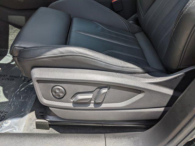 Photo of 2023 Mythos Black Metallic Audi Q5