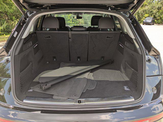 Photo of 2023 Mythos Black Metallic Audi Q5