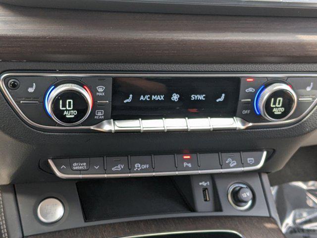 Photo of 2023 Mythos Black Metallic Audi Q5