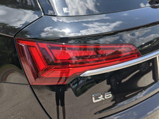 Photo of 2023 Mythos Black Metallic Audi Q5