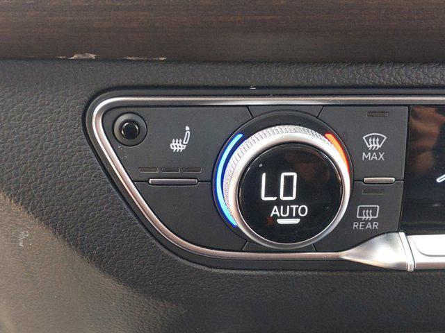 Photo of 2023 Mythos Black Metallic Audi Q5