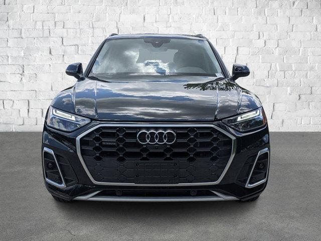 Photo of 2023 Mythos Black Metallic Audi Q5