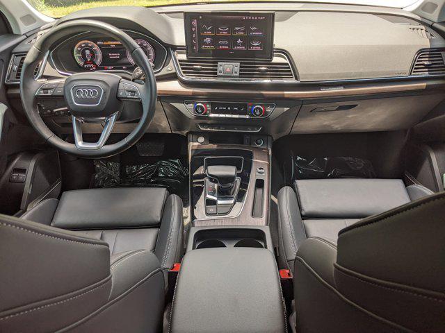 Photo of 2023 Mythos Black Metallic Audi Q5