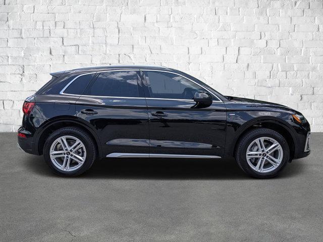 Photo of 2023 Mythos Black Metallic Audi Q5