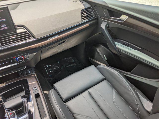 Photo of 2023 Mythos Black Metallic Audi Q5