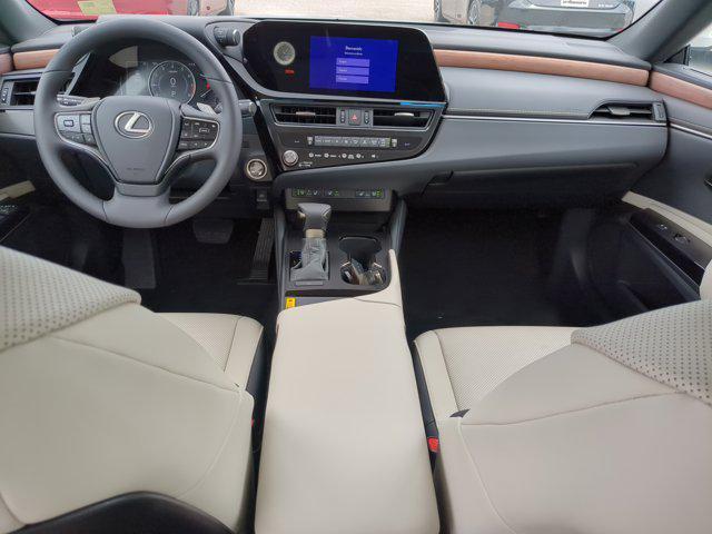 Photo of 2025 Mica Lexus ES 350