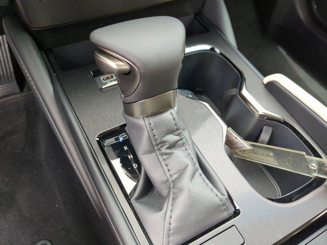 Photo of 2025 Mica Lexus ES 350