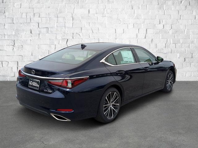 Photo of 2025 Mica Lexus ES 350