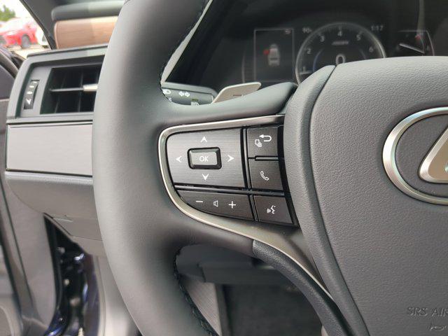 Photo of 2025 Mica Lexus ES 350