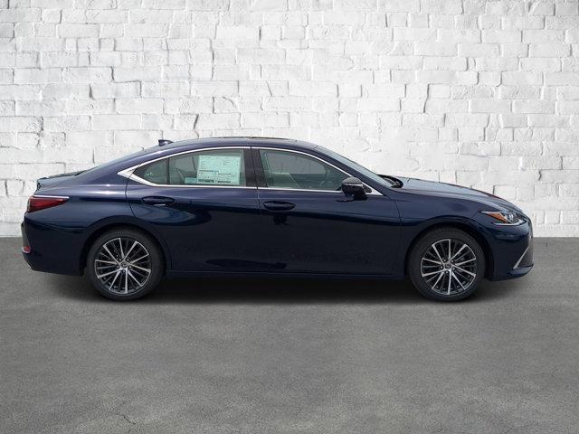 Photo of 2025 Mica Lexus ES 350