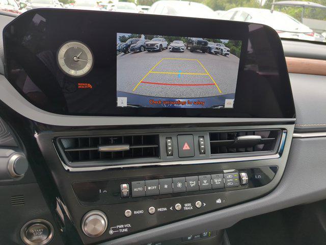 Photo of 2025 Mica Lexus ES 350