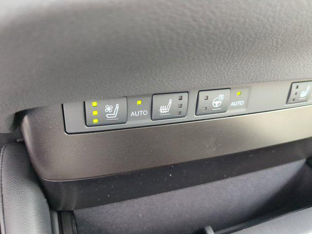 Photo of 2025 Mica Lexus ES 350