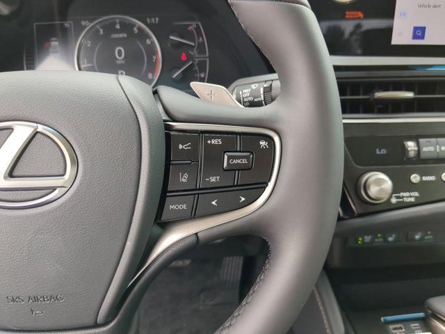 Photo of 2025 Mica Lexus ES 350