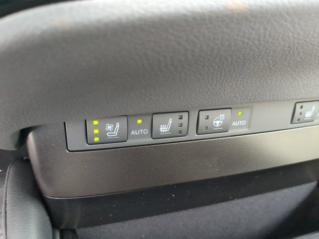 Photo of 2025 Mica Lexus ES 350