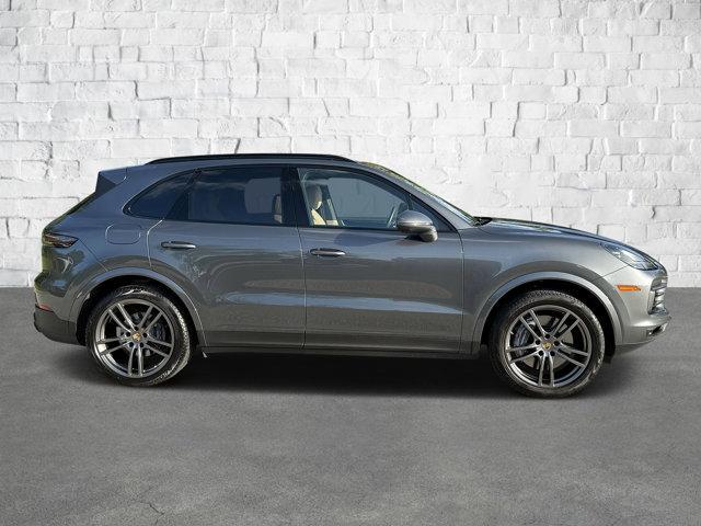 Photo of 2023 Quartzite Grey Metallic Porsche Cayenne
