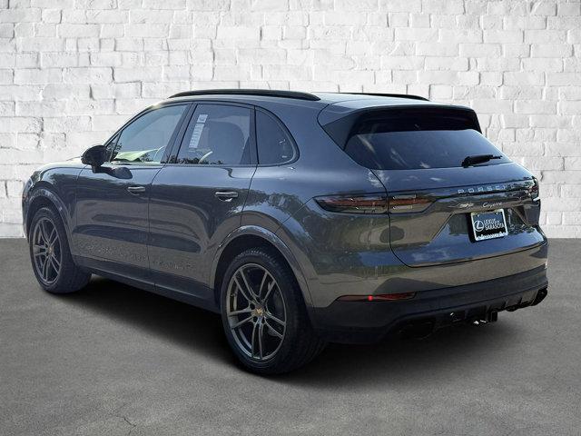 Photo of 2023 Quartzite Grey Metallic Porsche Cayenne
