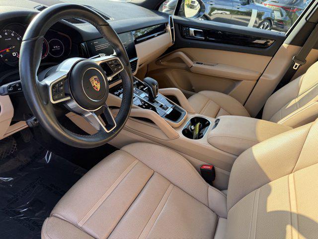 Photo of 2023 Quartzite Grey Metallic Porsche Cayenne