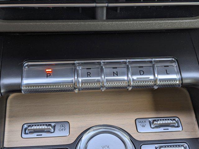 Photo of 2024 White Platinum Metallic Tri-Coat Lincoln Nautilus