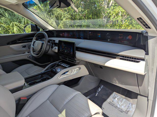 Photo of 2024 White Platinum Metallic Tri-Coat Lincoln Nautilus