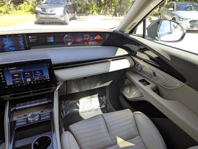 Photo of 2024 White Platinum Metallic Tri-Coat Lincoln Nautilus