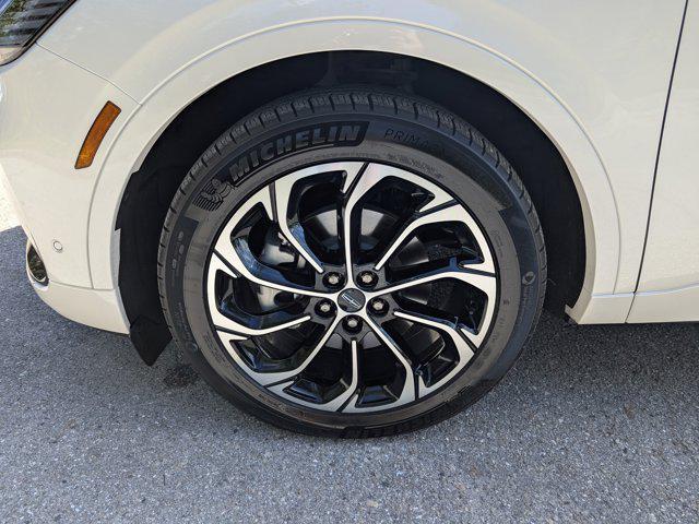 Photo of 2024 White Platinum Metallic Tri-Coat Lincoln Nautilus