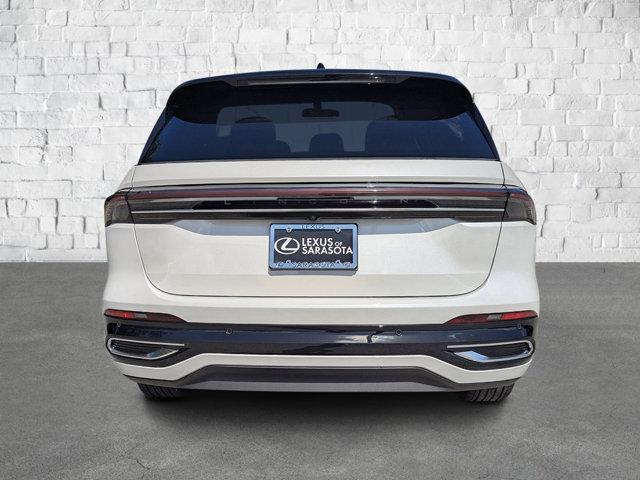 Photo of 2024 White Platinum Metallic Tri-Coat Lincoln Nautilus