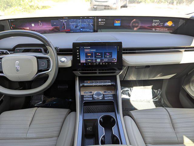 Photo of 2024 White Platinum Metallic Tri-Coat Lincoln Nautilus