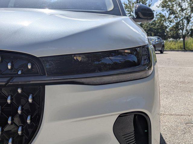 Photo of 2024 White Platinum Metallic Tri-Coat Lincoln Nautilus