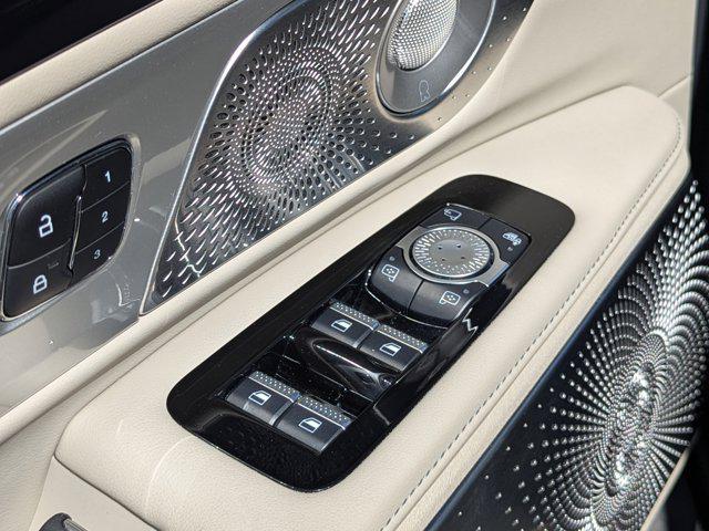 Photo of 2024 White Platinum Metallic Tri-Coat Lincoln Nautilus